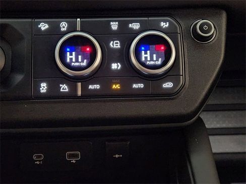 Used 2024 Land Rover Defender 110 X-Dynamic SE image 18