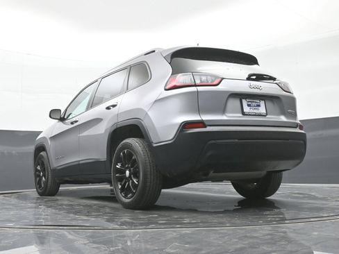 Used 2020 Jeep Cherokee Latitude w/ Cold Weather Group FWD image 37