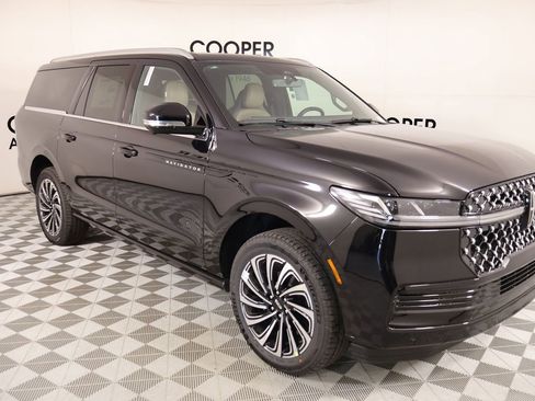 New 2026 Lincoln Navigator L Black Label AWD/4WD image 1