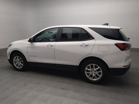 Used 2023 Chevrolet Equinox LS w/ LS Convenience Package AWD/4WD image 3