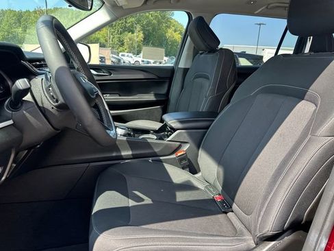 Used 2023 Jeep Grand Cherokee L Laredo image 37