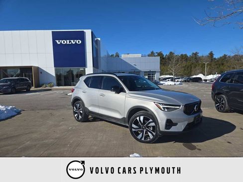 Used 2023 Volvo XC40 B5 Plus w/ Protection Package Premier image 1