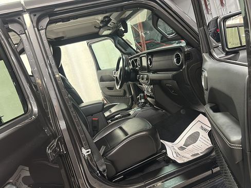 Used 2018 Jeep Wrangler Unlimited Sahara image 31
