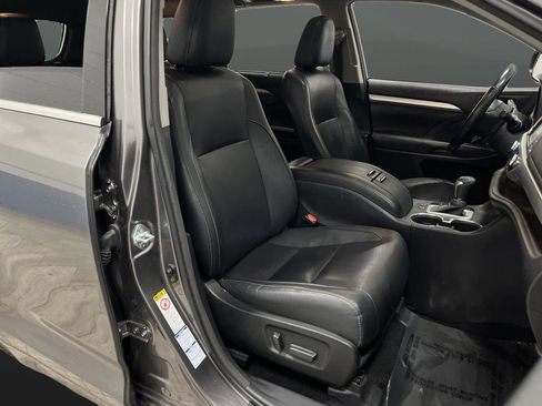 Used 2017 Toyota Highlander XLE AWD/4WD image 29
