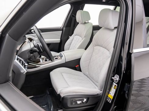 Used 2024 BMW X7 xDrive40i image 15