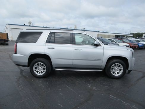 Used 2018 GMC Yukon SLT AWD/4WD image 2