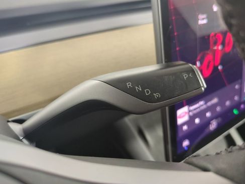 Used 2023 Tesla Model Y AWD image 22