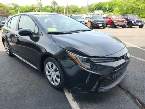 Used 2025 Toyota Corolla LE FWD image 3