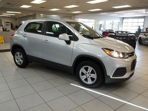 Used 2020 Chevrolet Trax LS AWD/4WD image 21