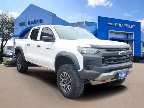 Used 2023 Chevrolet Colorado Trail Boss w/ Technology Package image 2