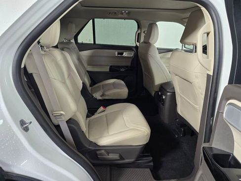 Certified 2023 Ford Explorer Platinum w/ Technology Package AWD/4WD image 12