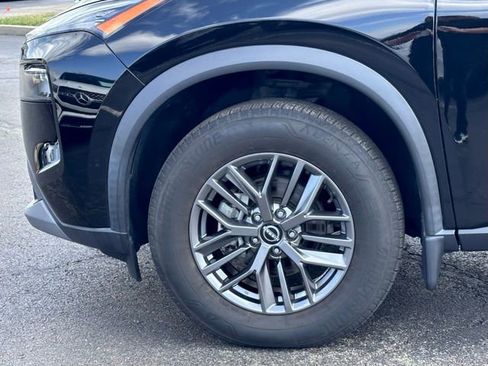 Used 2023 Nissan Rogue S image 8