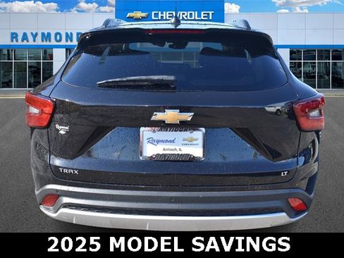 New 2025 Chevrolet Trax LT w/ Sunroof Package image 4