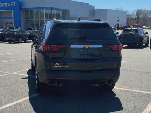 Used 2023 Chevrolet Traverse LT w/ LT Premium Package AWD/4WD image 7
