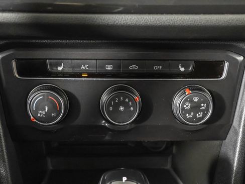 Used 2022 Volkswagen Tiguan S image 31