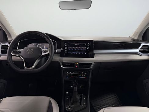 New 2025 Volkswagen Taos SE image 10