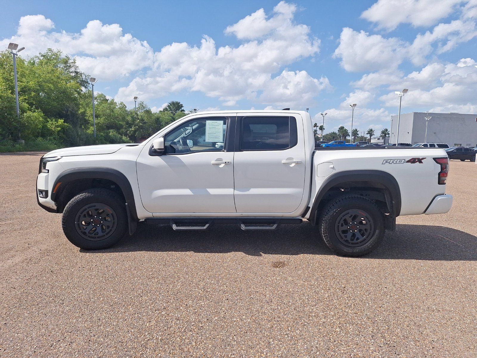 Used 2025 Nissan Frontier PRO-4X AWD/4WD image 4