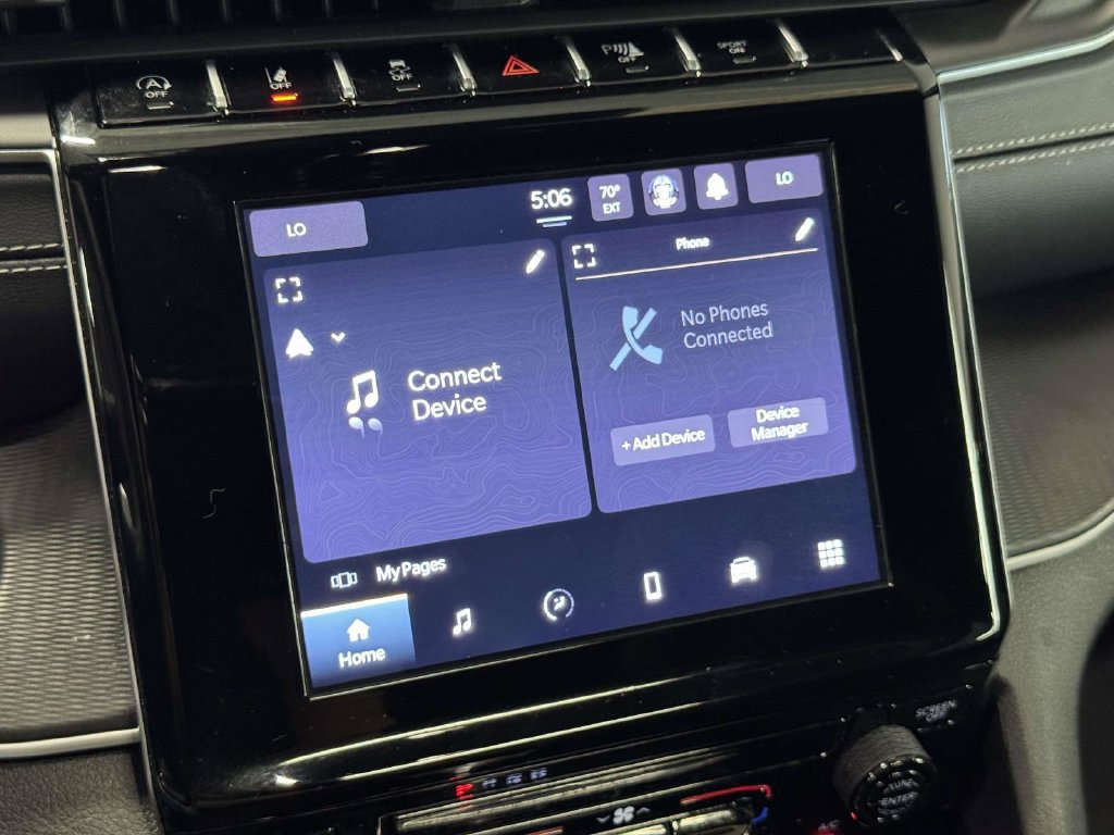 Used 2024 Jeep Grand Cherokee Laredo X AWD/4WD image 27