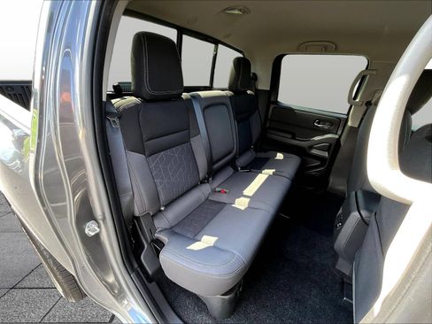 Used 2025 Nissan Frontier SV w/ SV Convenience Package AWD/4WD image 29
