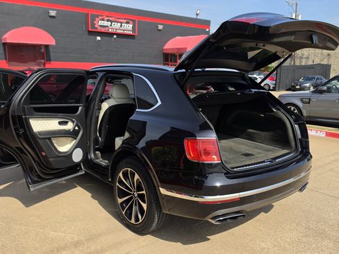 Used 2017 Bentley Bentayga AWD/4WD image 20