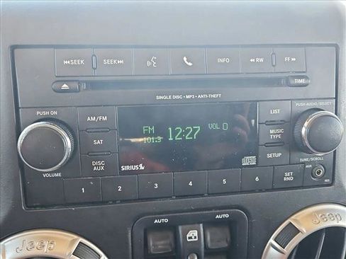 Used 2018 Jeep Wrangler Unlimited Rubicon w/ Cold Weather Group image 13