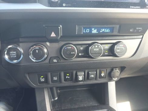 Used 2022 Toyota Tacoma TRD Sport w/ Technology Package AWD/4WD image 24