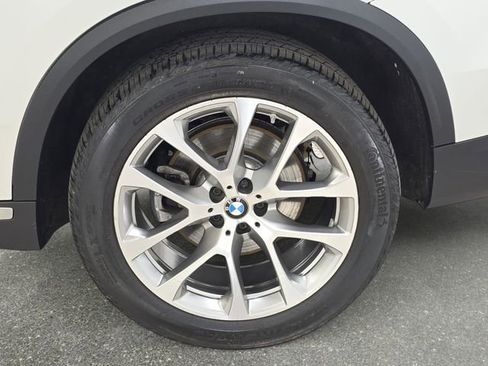 Used 2024 BMW X5 xDrive40i w/ Premium Package image 32