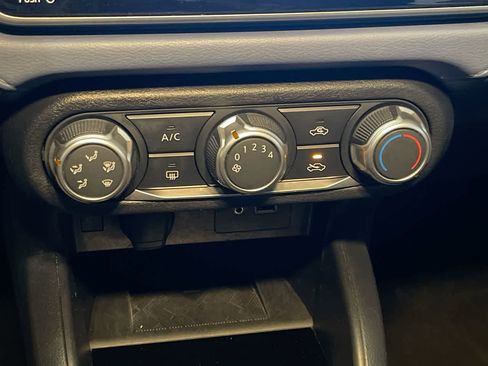 Used 2023 Nissan Versa SV image 18