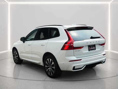 Used 2024 Volvo XC60 B5 Plus AWD/4WD image 4