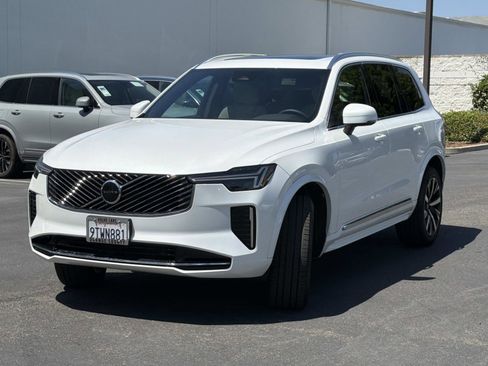 Certified 2025 Volvo XC90 B6 Core AWD/4WD image 3