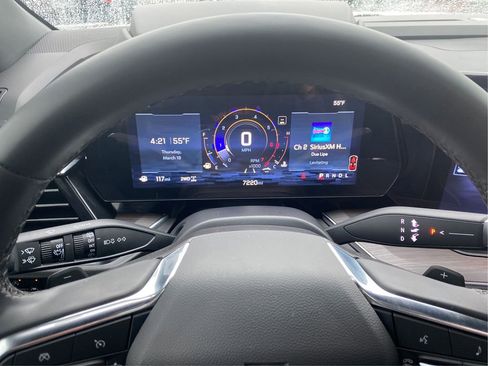 Used 2025 Chevrolet Suburban Premier image 17