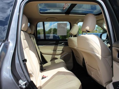 Used 2022 Jeep Grand Cherokee Limited image 31