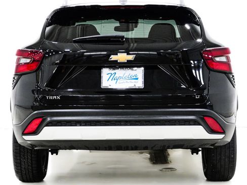 Used 2025 Chevrolet Trax LT FWD image 7
