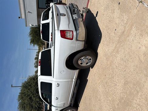 Used 2022 RAM 2500 Big Horn AWD/4WD image 3