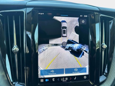 Certified 2025 Volvo XC60 B5 Plus image 21