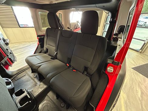 Used 2019 Jeep Wrangler Unlimited Sport AWD/4WD image 5