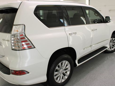 Used 2016 Lexus GX 460 w/ Premium Package AWD/4WD image 15