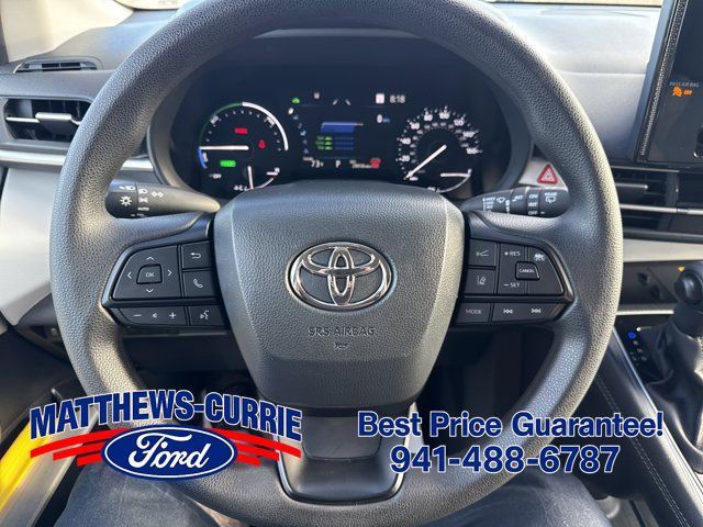 Used 2025 Toyota Sienna LE w/ LE Plus Package FWD image 16