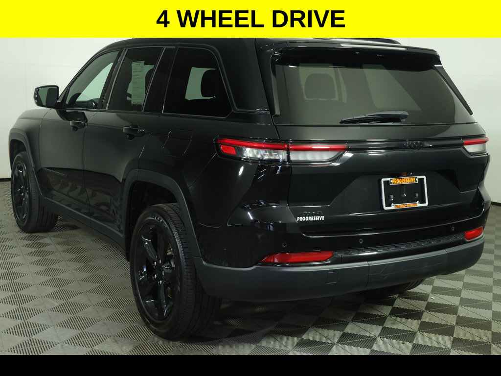 Used 2023 Jeep Grand Cherokee Altitude AWD/4WD image 5