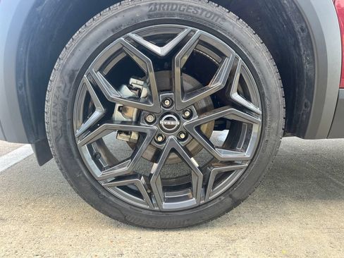 Certified 2025 Nissan Kicks SR FWD image 28