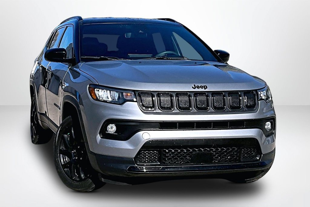 Used 2022 Jeep Compass Latitude AWD/4WD image 3