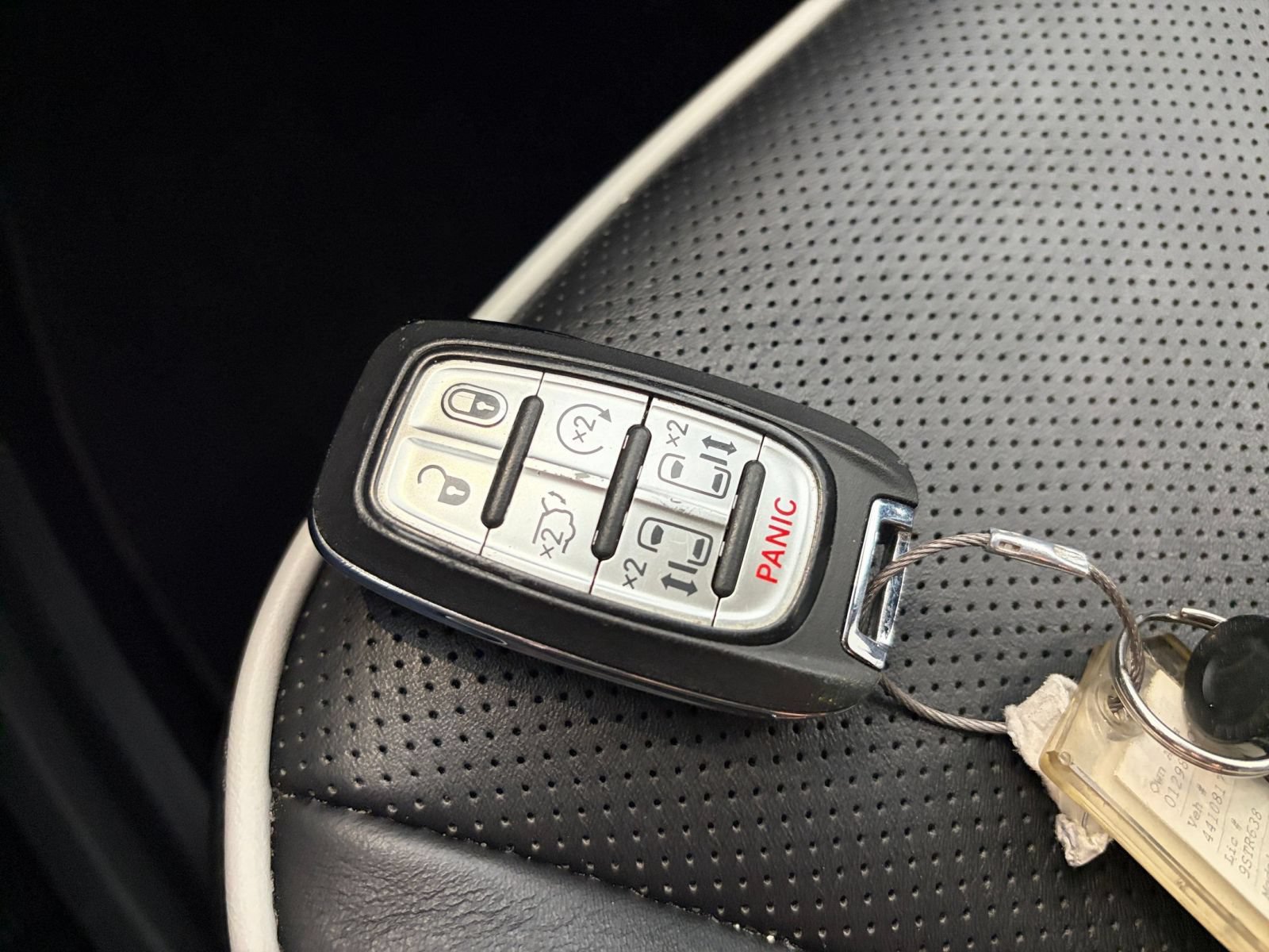Used 2025 Chrysler Pacifica Limited FWD image 21