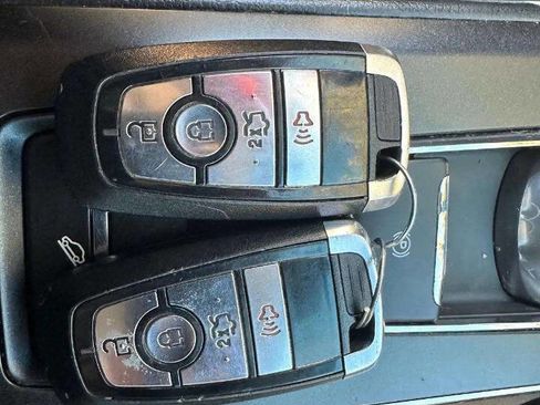 Used 2017 Ford Fusion SE w/ Fusion SE Technology Package image 24