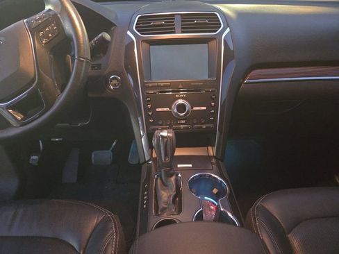 Used 2018 Ford Explorer Limited image 11