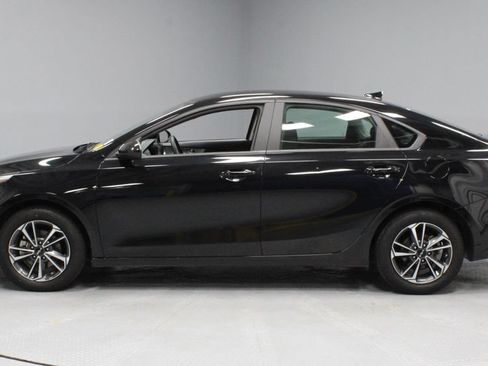 Used 2024 Kia Forte LXS FWD image 7