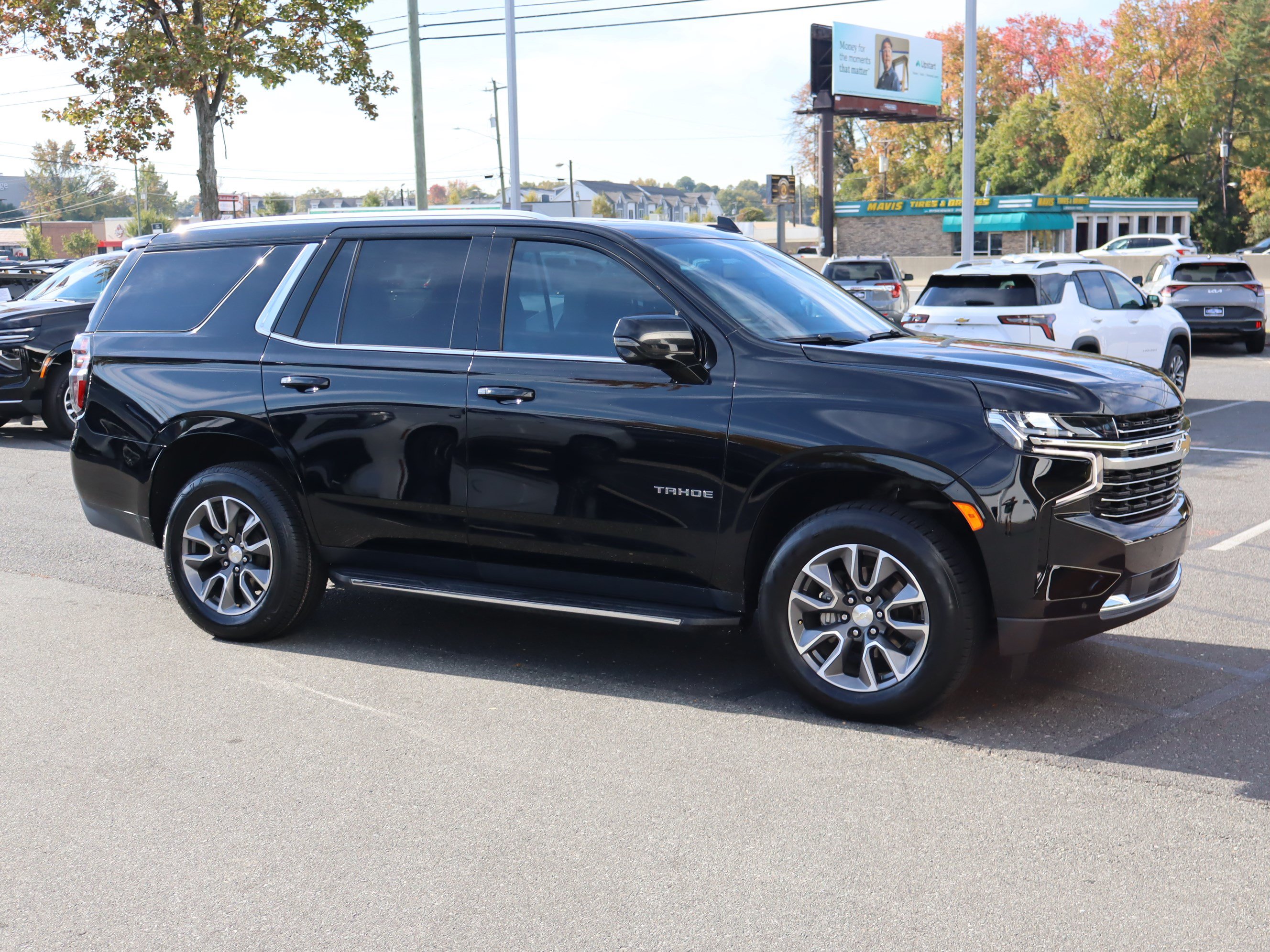 Used 2021 Chevrolet Tahoe LT w/ LT Signature Package RWD image 2