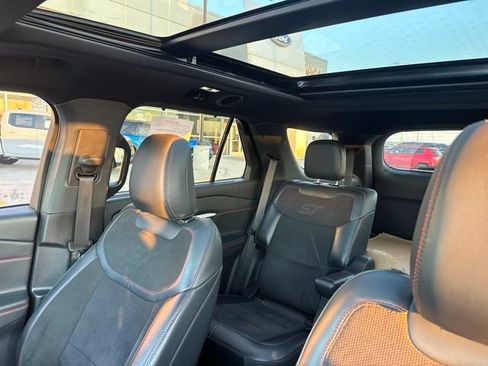 Used 2025 Ford Explorer ST AWD/4WD image 11