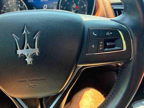 Used 2019 Maserati Levante AWD/4WD image 40