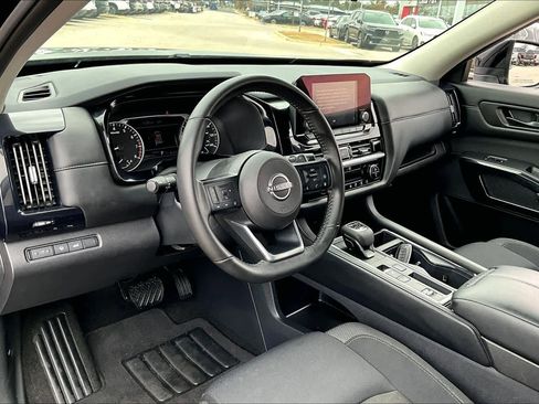 Used 2025 Nissan Pathfinder SV image 17