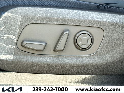 New 2026 Kia Carnival EX FWD image 24